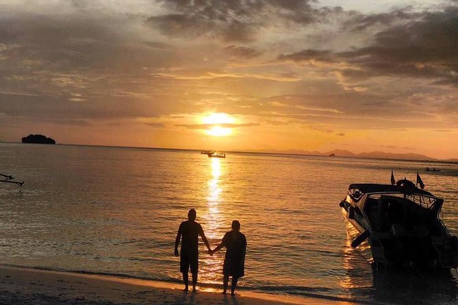 Railay and 4-Island Sunset Speedboat Cruise with Night Snorkel - Tup Island and the changing sandbanks