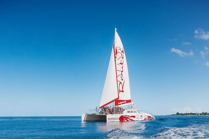 Reggae Catamaran and Snorkeling Open Bar Cruise Montego Bay - When the bar opens and the music takes over