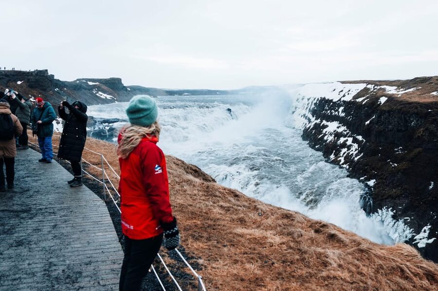 Reykjavík: Golden Circle and Silfra Snorkeling Combo Tour - Kerið Crater adds a different color and shape