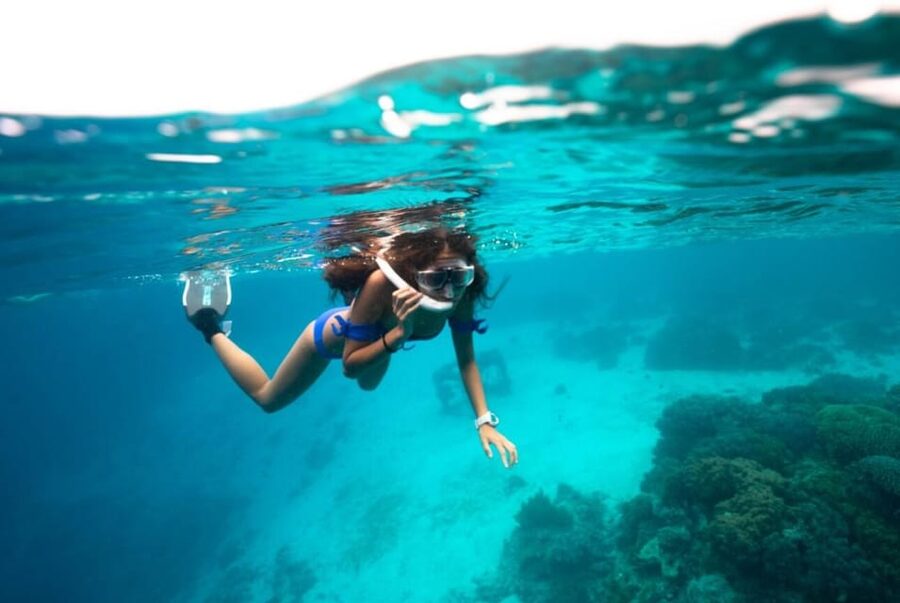 Roses boat trip Special: snorkeling in Cap de Creus - Leaving Roses on a Menorcan boat