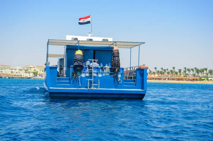 Safaga/Makadi Bay: Panorama Submarine with Snorkeling Tour - What this Makadi Bay boat trip really offers