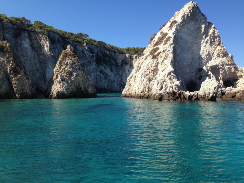 San Domino, Tremiti: guided snorkeling tour - The boat ride to the snorkeling site