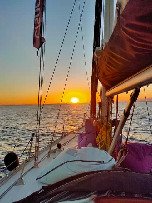 Santa Pola: Sail to Tabarca, snorkel, and enjoy sunset with a tasting - Tabarca’s protected waters