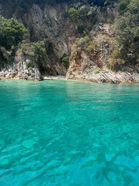 Saranda: Boat tour to 7 destinations end snorkeling - The atmosphere: friendly, lively, and not overly formal