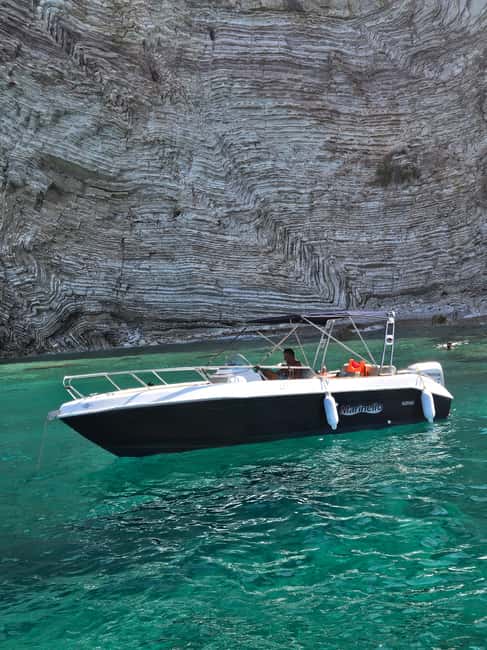 Sarandë: Boat Tour to Kroreza with Snorkel and free Umbrella - Kakome Bay, clear water and a short swim