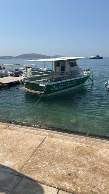 Sarandë:Boat Tour to Kroreza with snorkelling & umbrellas - The first stops: short swims and changing views