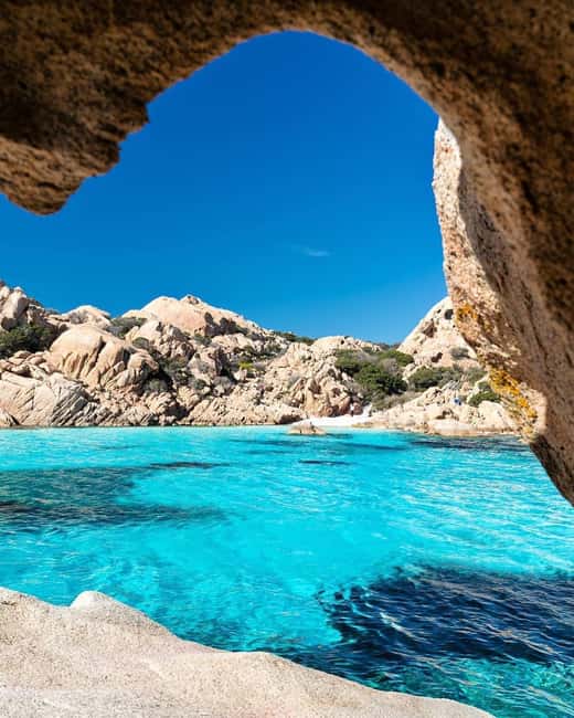 Sardegna: Tavolara Boat Tour with Snorkeling - The guides make the difference