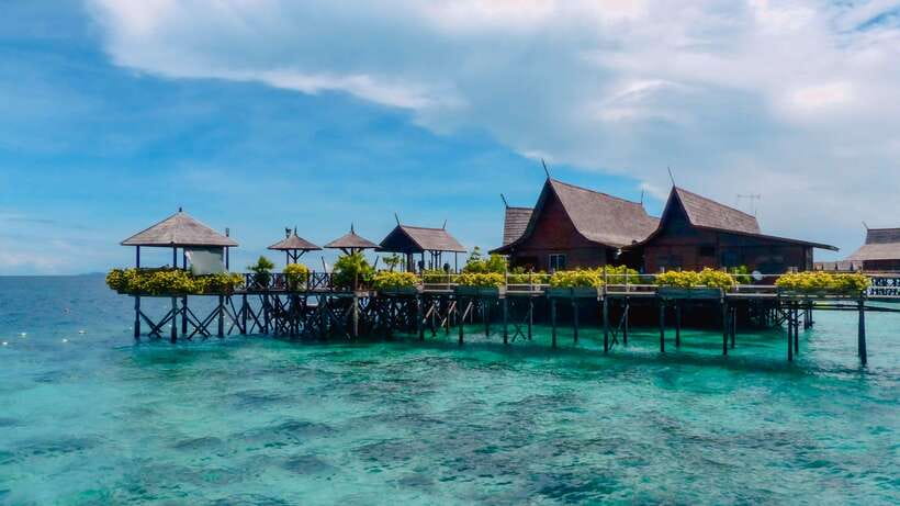 Semporna: Mabul and Kapalai Trip in Snorkel or Dive & Lunch - Leaving Semporna by speedboat