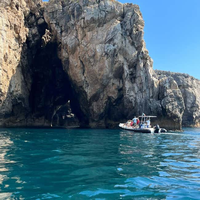 Sesimbra: Arrábida and Espichel Caves Tour and Snorkel - The first 20 minutes: getting a feel for the coast