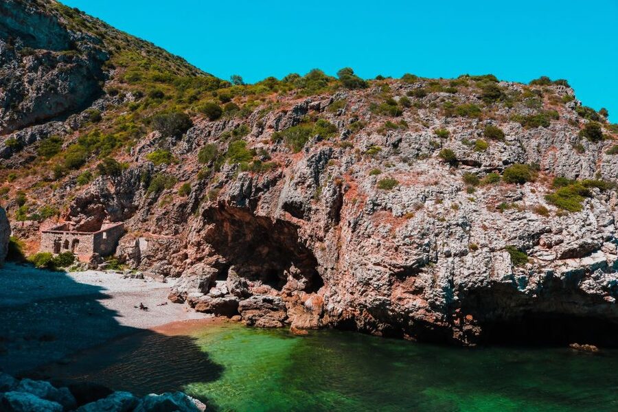 Sesimbra: Arrábida Beaches & Caves Boat Tour with Snorkeling - Key points before you book