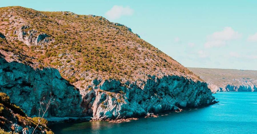 Sesimbra: Arrábida Beaches & Caves Boat Tour with Snorkeling - Ribeiro do Cavalo: the first major stop