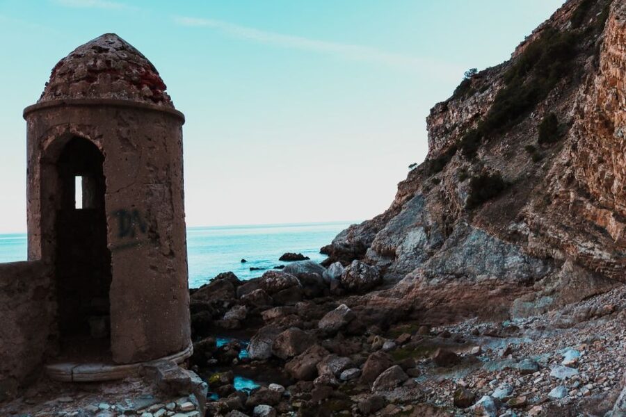 Sesimbra: Arrábida Beaches & Caves Boat Tour with Snorkeling - Baleeira Beach and the coast’s working past