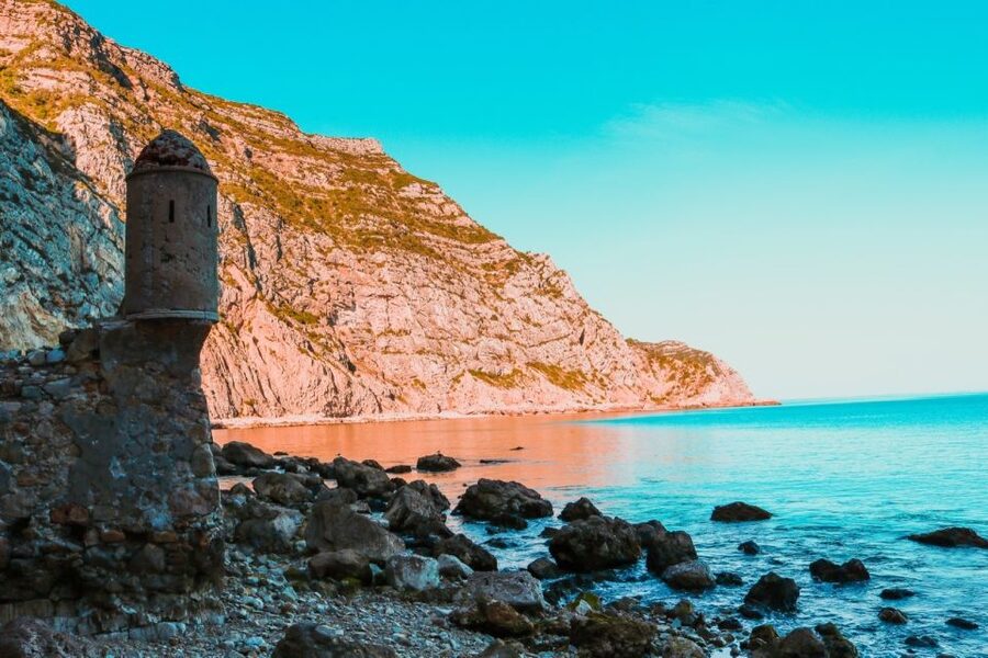 Sesimbra: Arrábida Beaches & Caves Boat Tour with Snorkeling - Price, comfort, and overall value
