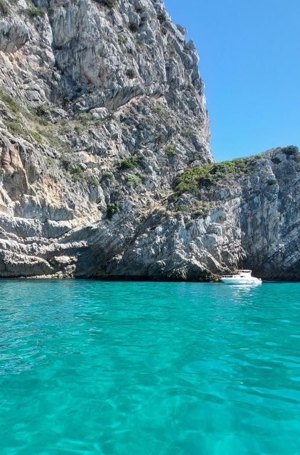 Sesimbra: Secret Bays and Beaches Boat Tour with Snorkeling - Key points to know before booking