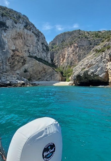 Sesimbra: Secret Bays and Beaches Boat Tour with Snorkeling - Cova gives you the first look at the water