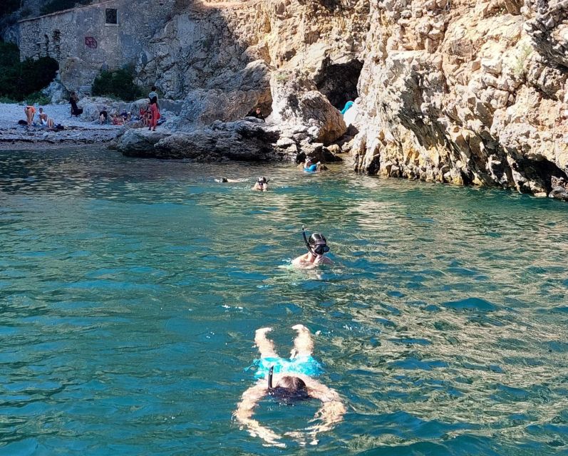 Sesimbra: Secret Bays and Beaches Boat Tour with Snorkeling - Ribeiro do Cavalo is the beach stop to watch