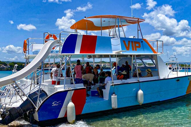 Short Excursion 4-Hour Party Catamaran and Snorkeling - A catamaran built for music and swimming