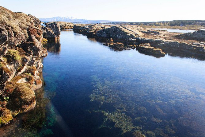 Silfra Drysuit Snorkeling with Free Photos - Meet on Location - The briefing and walk to the fissure