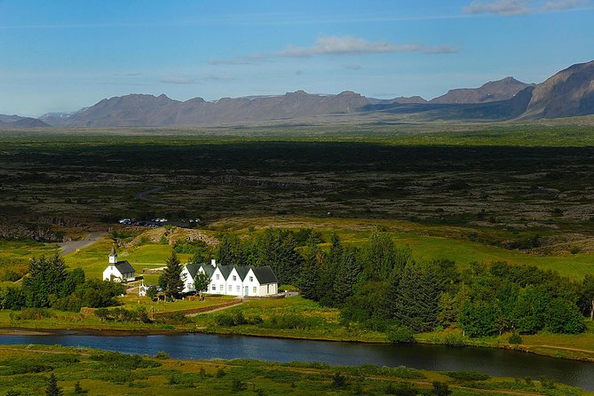 Silfra: Snorkeling Between Tectonic Plates - Meet on Location - Hot chocolate, cookies, and a practical recovery