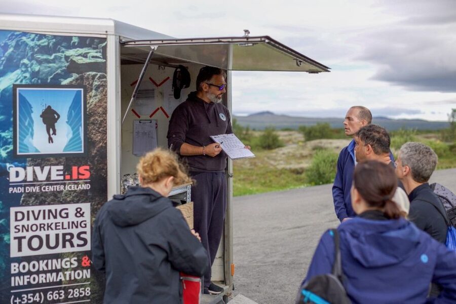 Silfra: Snorkeling Tour Between Tectonic Plates - The Big Crack begins the 45-minute route