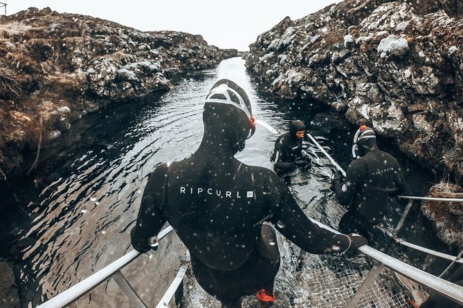 Silfra Wetsuit Snorkeling - Meet on Location | Free Photos - The safety briefing comes first