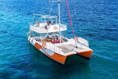 Small Group Snorkeling Cruise with Open Bar and Light Snacks