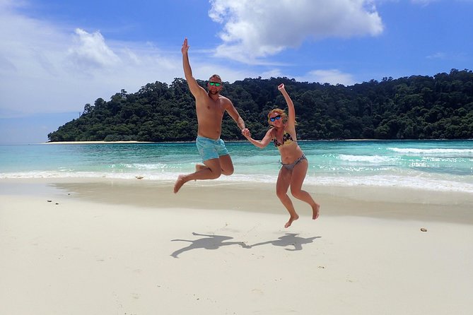 Snorkel Adventure Sea Tour to Koh Rok and Koh Haa from Koh Lanta - Koh Rok’s three hours of beaches and reef