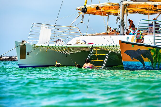 Snorkel & Dolphin Sightseeing Tour Aboard the Footloose - The drink service adds a festive touch