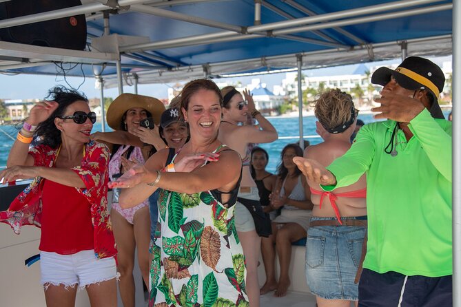 Snorkeling Adventure in Isla Mujeres - Sailing from Marina Albatros to Isla Mujeres
