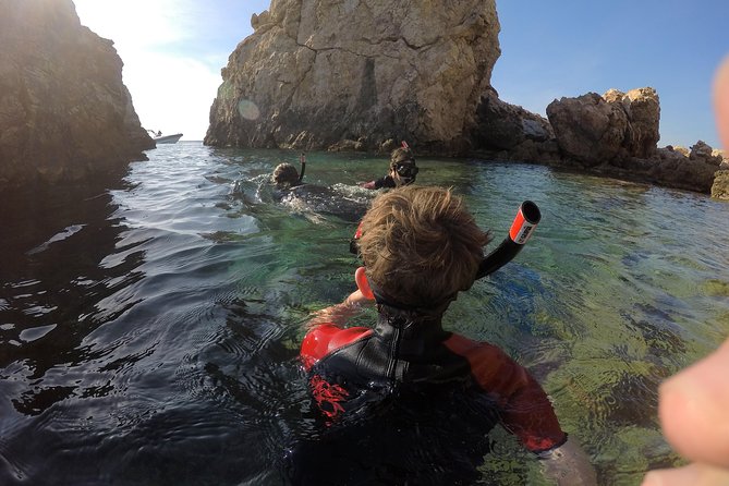 Snorkeling and swimming tour to the Poseidon's temple at Sounio cape - What George and Amalia add