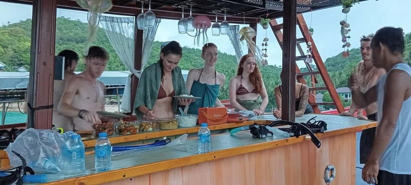 Snorkeling Tour with meals and BBQs - Cocktail - Sunset⭐⭐⭐⭐⭐ - Why the small boat matters around Koh Tao