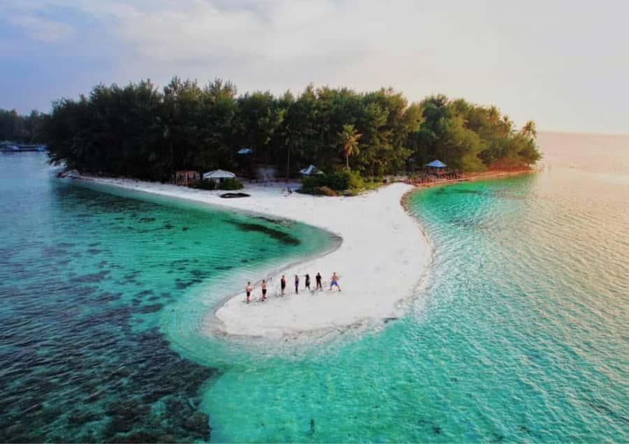 Snorkelling & islandhopping tour Karimunjawa (sharing tour) - A second island before the sunset