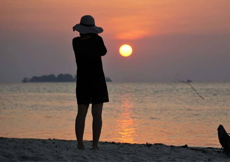 Snorkelling & islandhopping tour Karimunjawa (sharing tour) - Sunset on the ride back