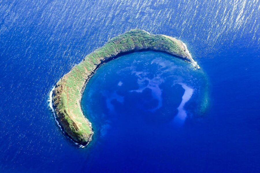 South Maui: Molokini & Turtle Town Snorkeling Tour with Meal - The catamaran setup and what it means