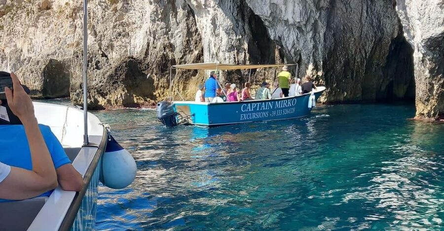 Syracuse: Boat Tour with Captain Mirko, Snorkeling & Caves - The first view of Ortigia from Riva della Posta