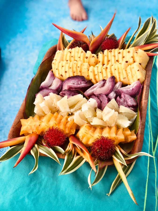 Tahiti island: 4 hours Snorkeling Tour - A simple Tahitian snack stop on the lagoon