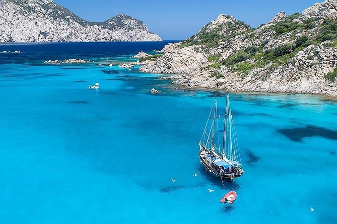 Tavolara Boat Tour and Snorkeling - Molara’s natural pools and the Cave of Ulysses