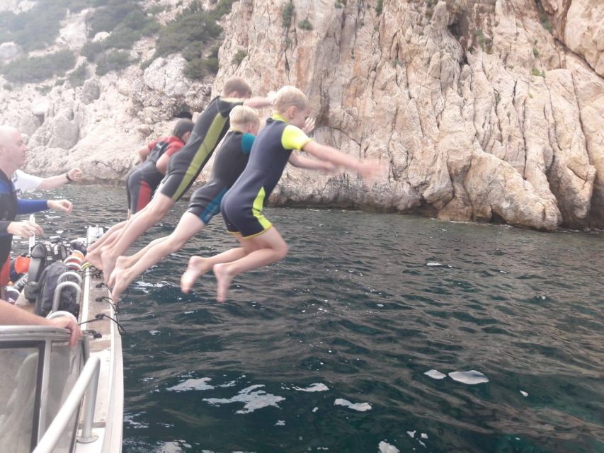 Tavolara, Snorkeling in the Marine Park - Tavolara Island: swimming below the great rock wall