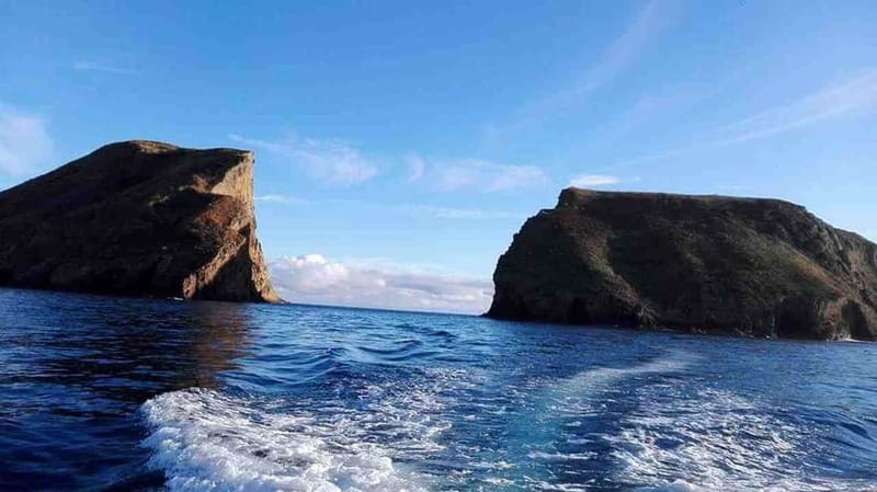 Terceira Island: Ilhéu das Cabras Boat Tour + Snorkeling - Getting ready with masks, fins, and wetsuits