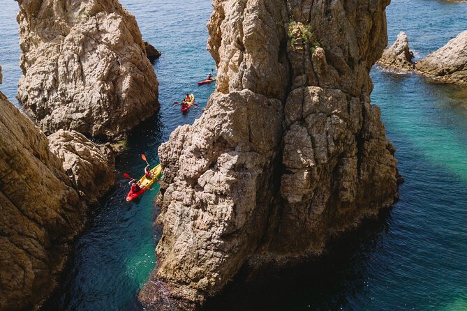 Tossa de Mar: Kayak & Snorkel Tour with Paella from Barcelona - A shower, a sea-view meal, and proper downtime