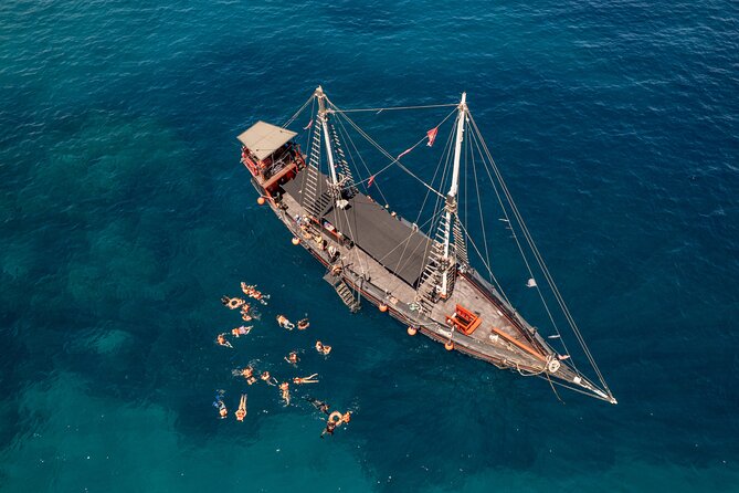 Treasure Hunt Snorkeling Lunch Cruise from Cabo San Lucas - Cabo’s Arch from the water