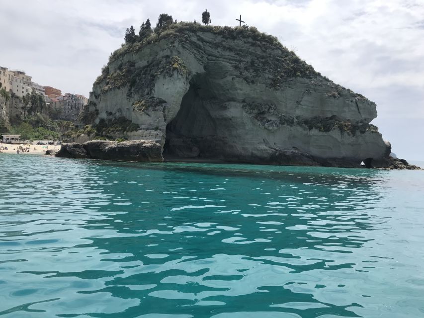 Tropea: Capo Vaticano Boat Trip with Snorkeling & Drink - Music, prosecco, and the mood on board