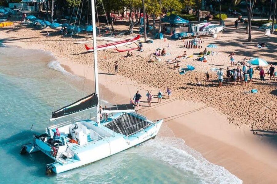 Waikiki Beach: Turtle Snorkeling and Sailing on Hāwea - From Duke Kahanamoku Statue to open water