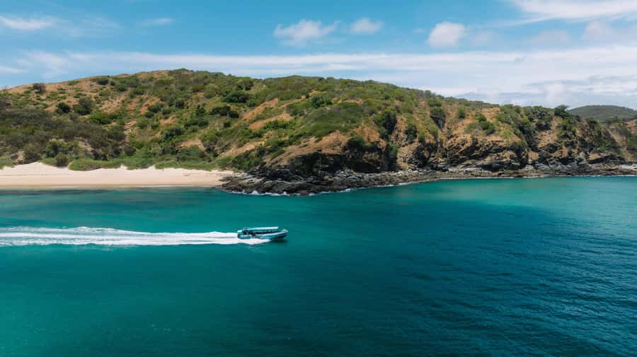 Yeppoon: Great Keppel Island Fast Boat Snorkel & Lunch Tour - Lunch on the sand, with prawns and plenty of choice
