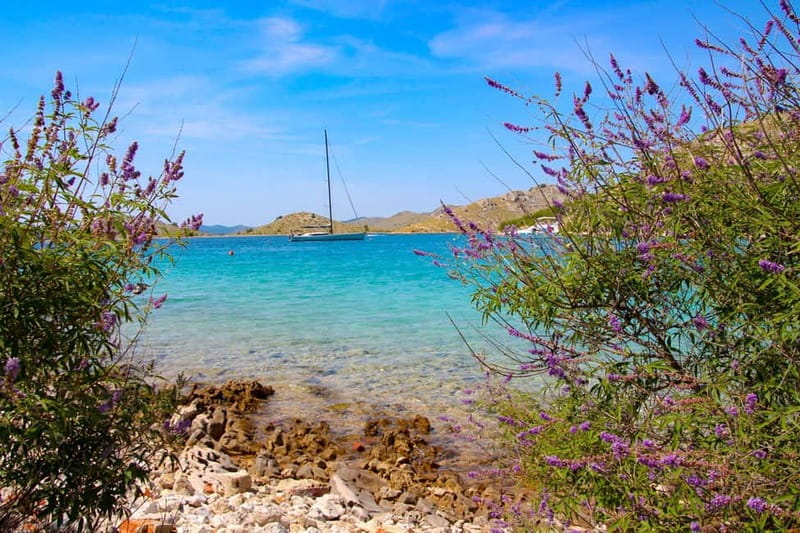 Zadar: 3-Stop Blue Lagoon & Snorkeling Cruise with Drinks - Preko is the best place for a relaxed island walk