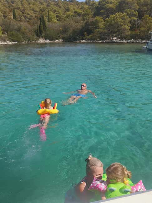 Zadar: 3-Stop Blue Lagoon & Snorkeling Cruise with Drinks - A friendly skipper matters on a small shared boat