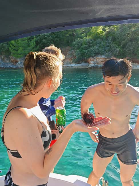 Zadar: Boat Tour with Snorkeling Gear and Drinks - Drinks, music, and the local touch